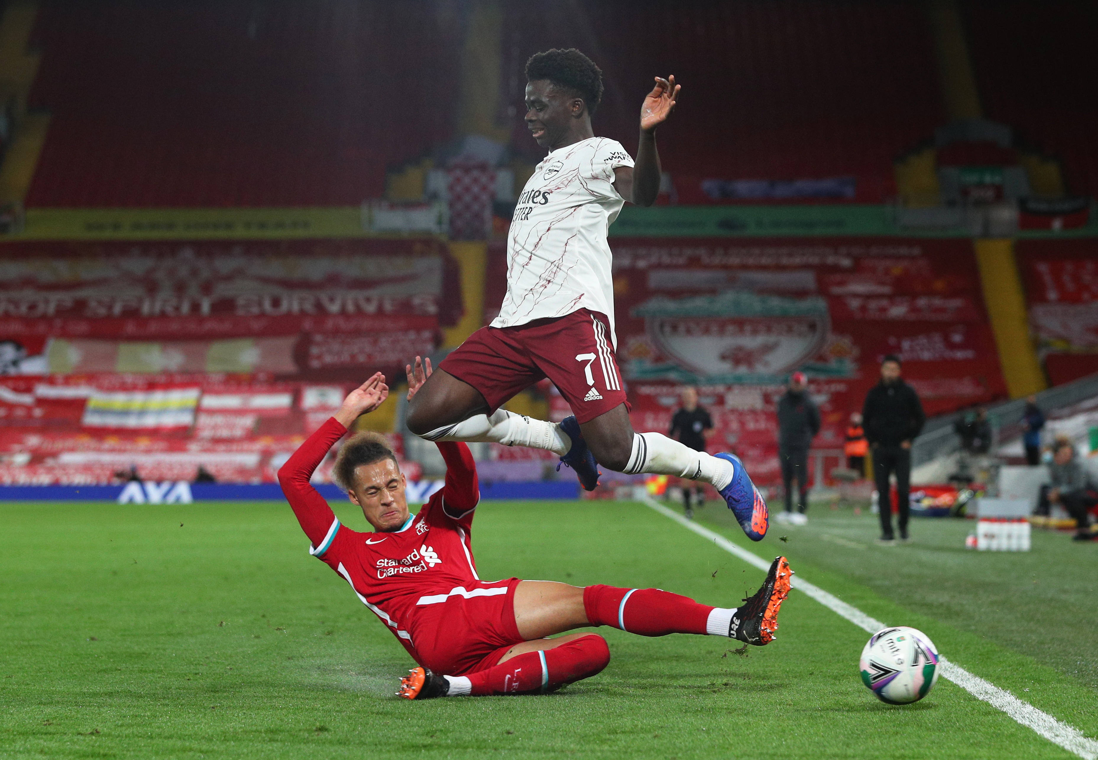 爱游戏-库里在阿森纳比赛中出色发挥，险胜引发热议！