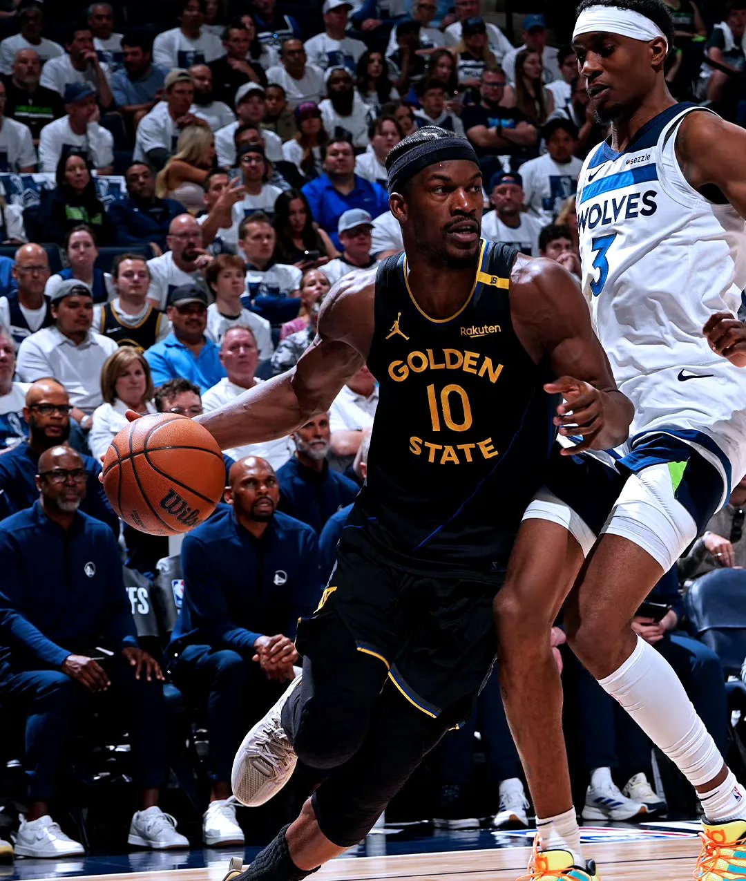 爱游戏-包含巴特勒迎来十二赛季出色发挥，美国队观众热烈欢呼！的词条