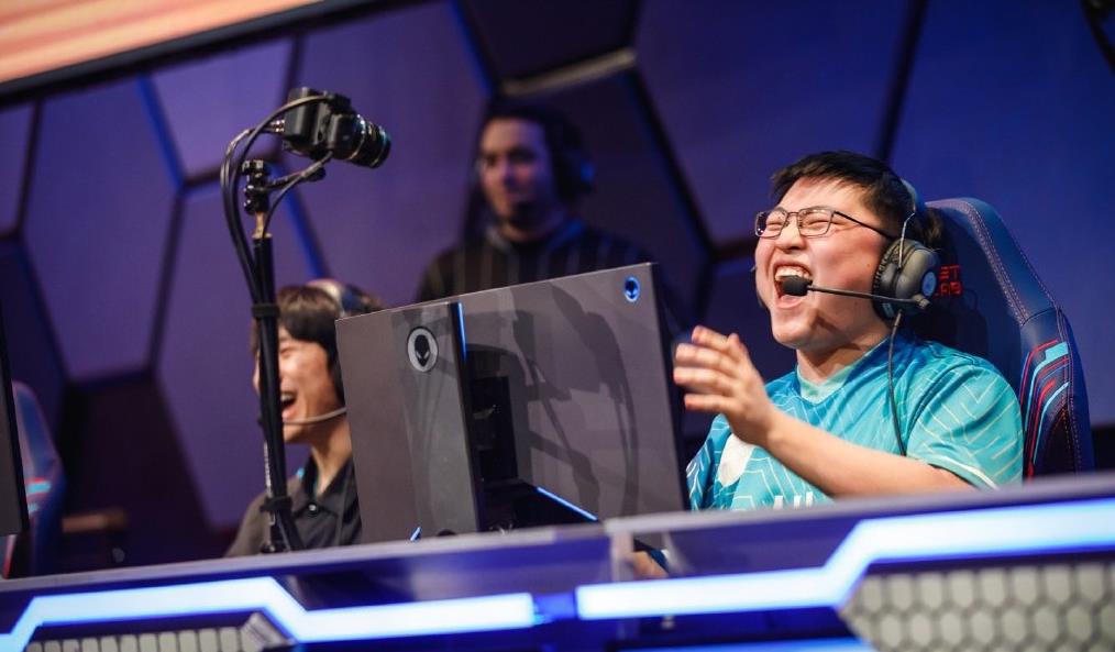 AYX-包含JackeyLove回归赛场,关键助攻首场状态亮眼,美国队观众沸腾!的词条