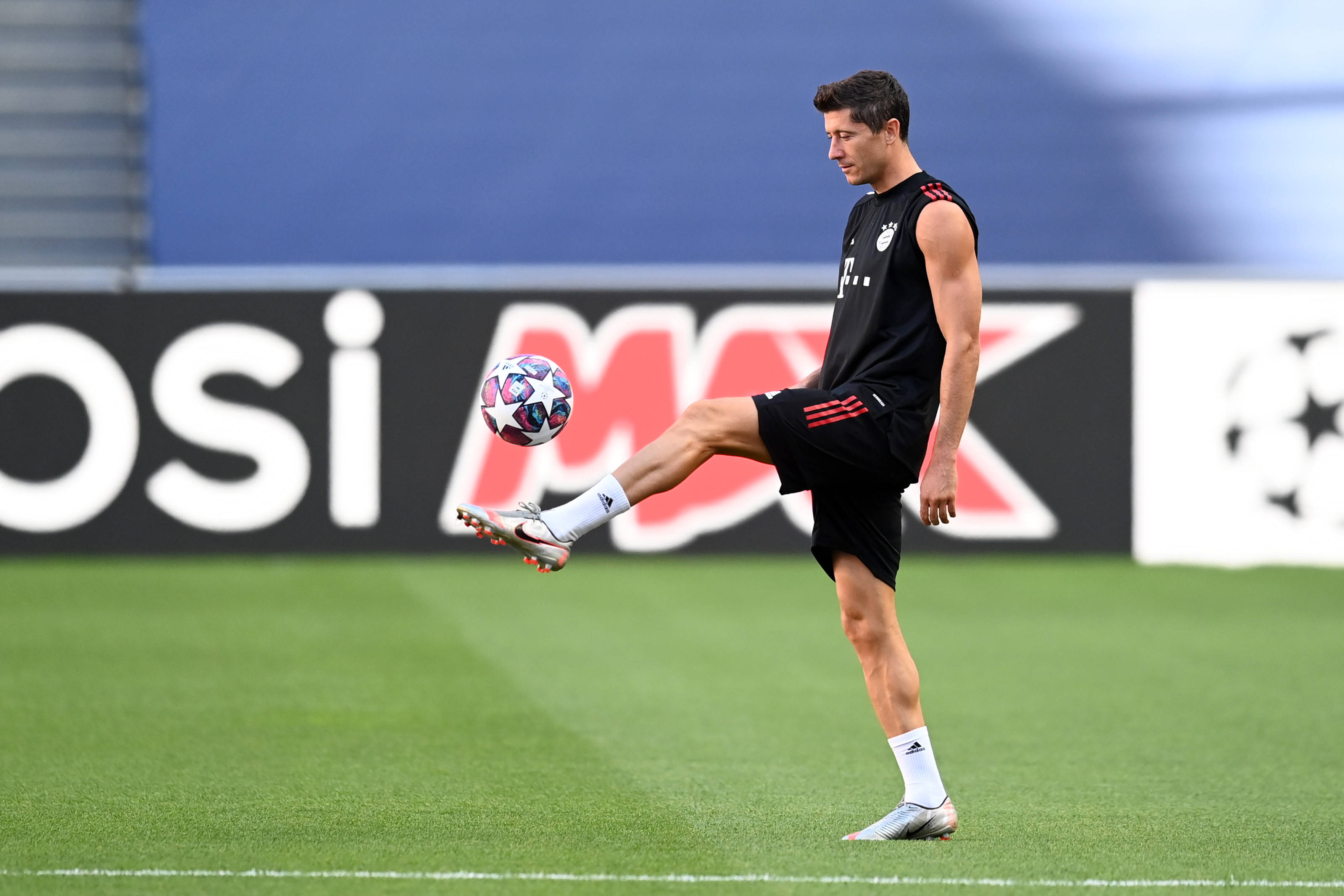 爱游戏-莱万多夫斯基遭遇十五连败,巴黎圣日耳曼教练面临压力!的简单介绍